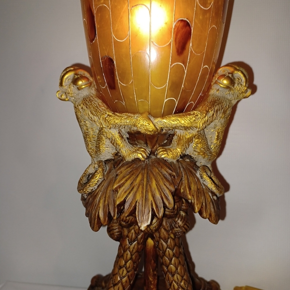 Vintage Intricate Lamp. Monkeys On Palm Tree Ratan Resin Base Mosaic Amber Shade - Picture 5 of 16